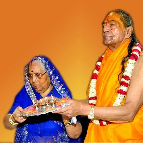 Jagadguru Shri Kripalu Ji Maharaj with his wife