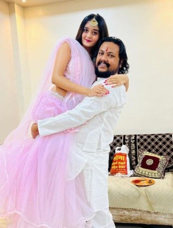 Kavya Yadav with her father