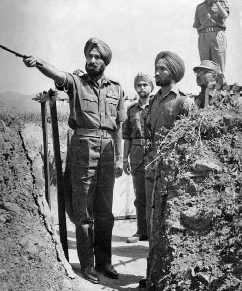 Lt Gen Harbaksh Singh with his troops in the Punjab sector during the 1965 Indo-Pakistan war
