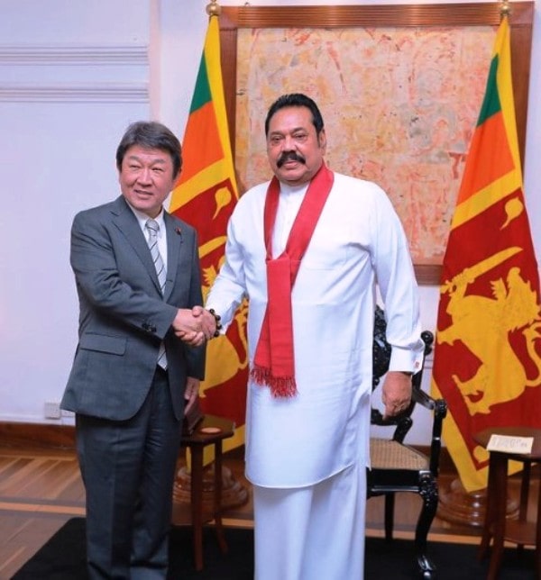 Mahinda with the then foreign minister of Japan