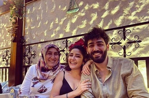 Melek Mosso with her mother and brother