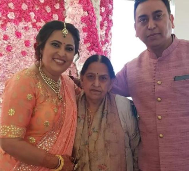Neelu Kohli with her mother and brother