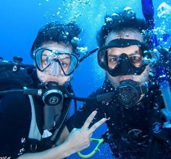 Neha Narkhede enjoying scuba diving with husband