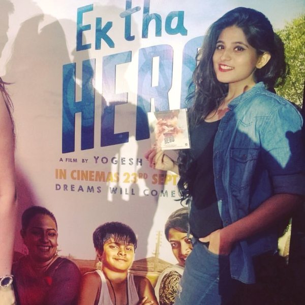 Neha Vaishnav with the poster of the Hindi film Ek Tha Hero (2016)