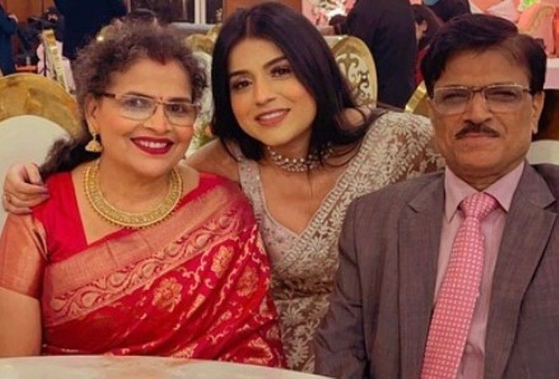 Nidhi Chaudhary with her parents