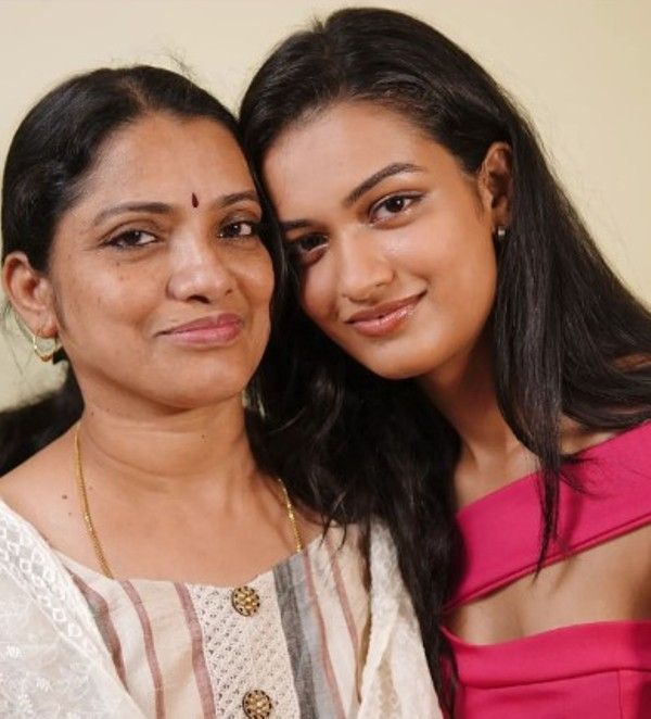 Pragnya Ayyagari's image with her mother