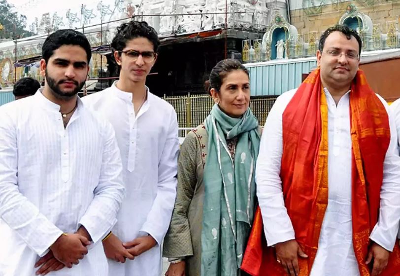 Cyrus Mistry with his wife and children