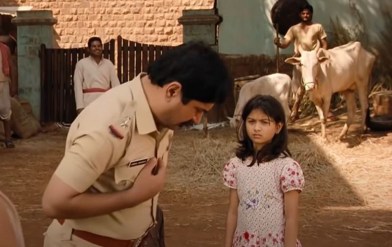 Saniya as Inspector Sharma's daughter in the film 'Rowdy Rathore'