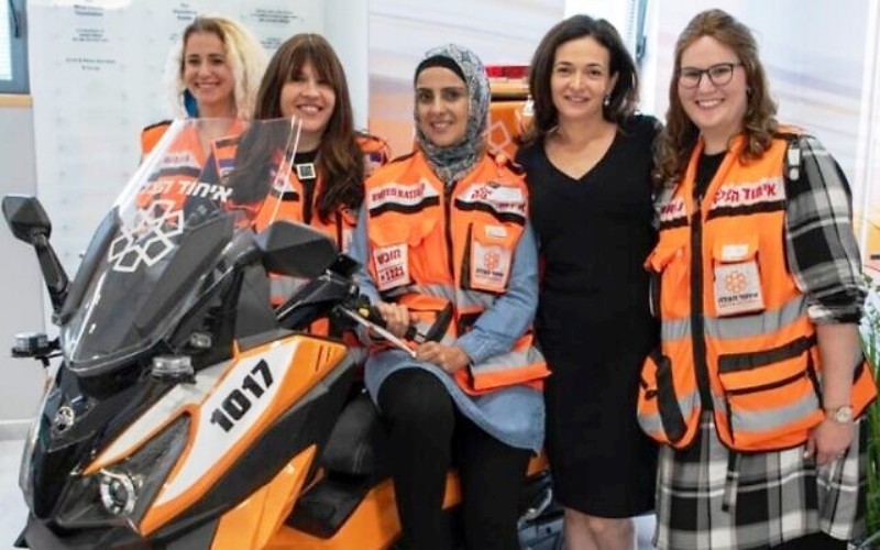 Sheryl Sandberg (second from right) poses with members of United Hatzalah's women's unit in Jerusalem (2019)