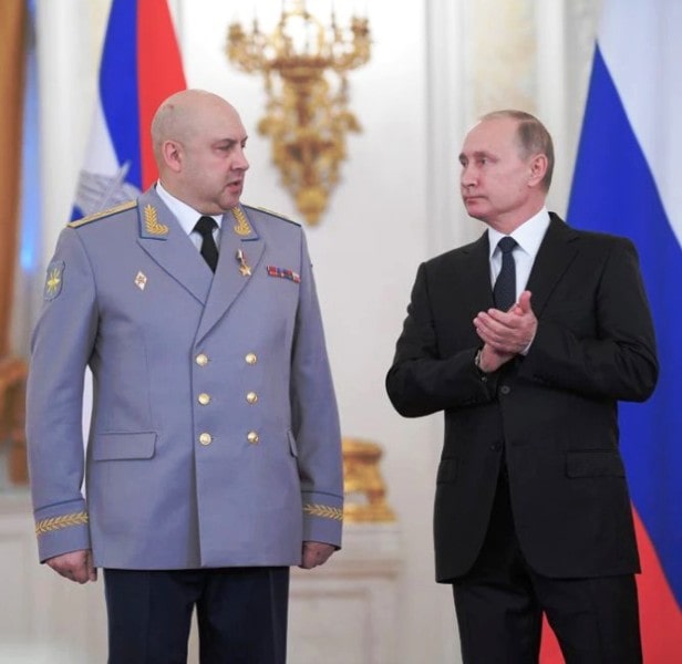 A photo of Sergei Surovikin with Russian President Vladimir Putin