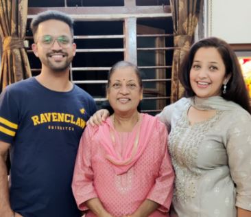 Apurva Nemlekar with her mother and brother