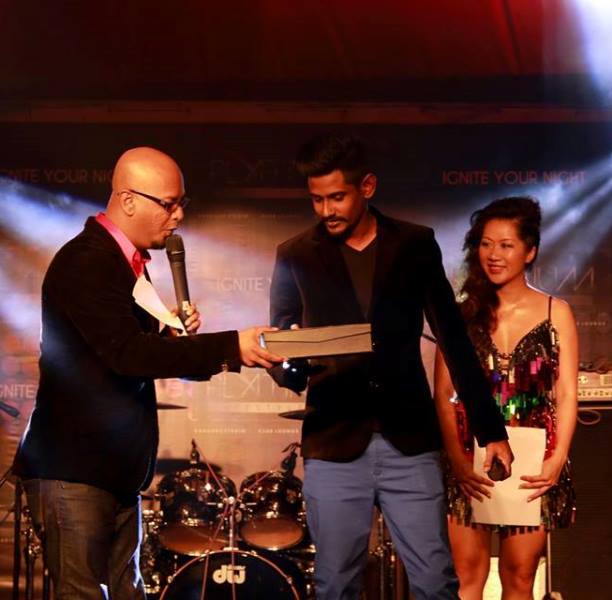 Dinesh Kanagaratnam while receiving an award at Vima Awards 2014
