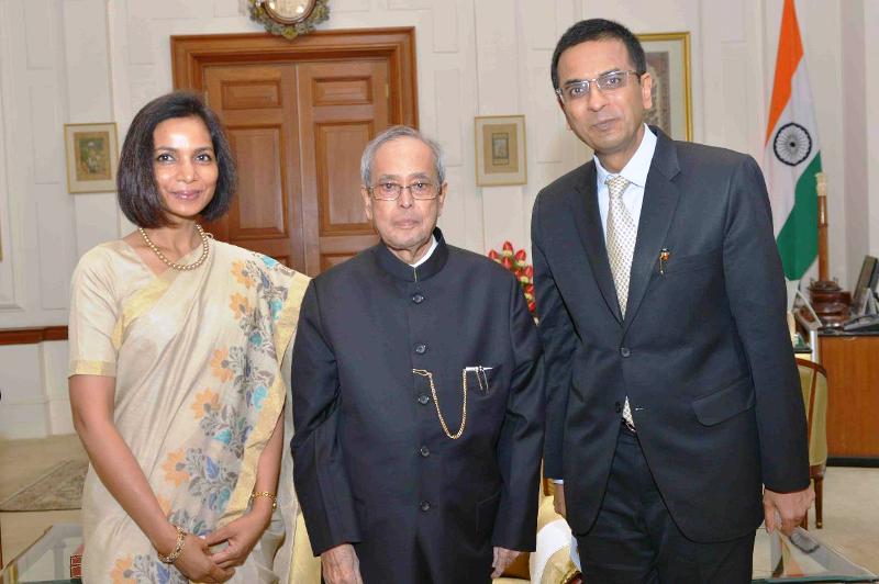 From left to right Kalpana Das, Former President of India Pranab Mukherjee, and DY Chandrachud