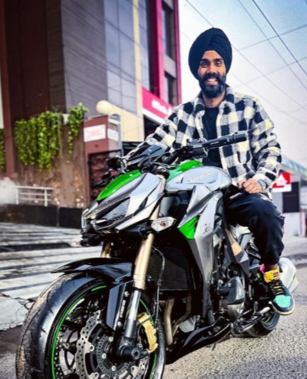 Jatt Prabhjot's image with his bike - Kawasaki Z 1000