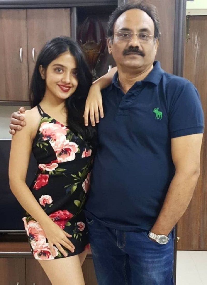 Khushi Dubey with her father