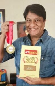 Kiran Mane posing with his Best Actor Award for the Marathi play Jund