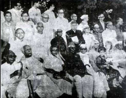 Mahadevi Varma (bottom row third from left) along with Hazari Prasad Dwivedi and others
