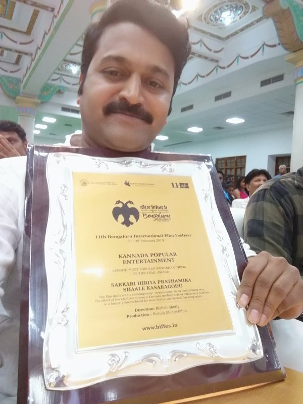 Rishabh Shetty after winning the Kannada Popular Entertainment Award in 2019