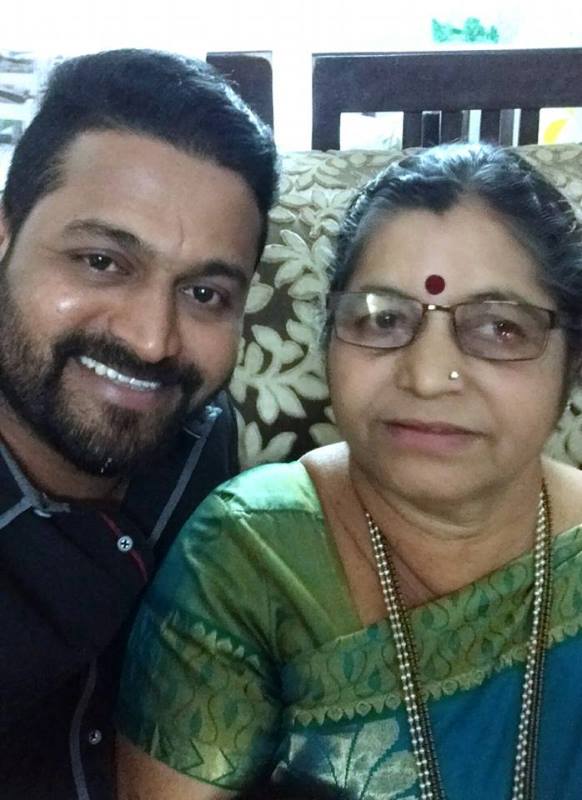 Rishabh Shetty with his mother