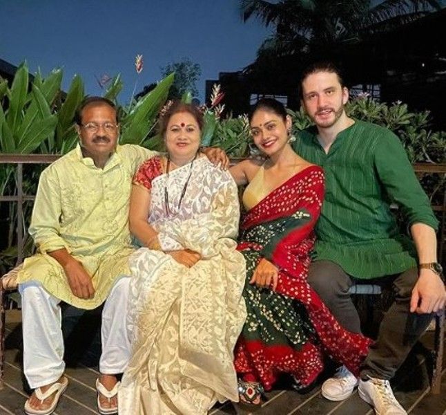Sreejita De with her family