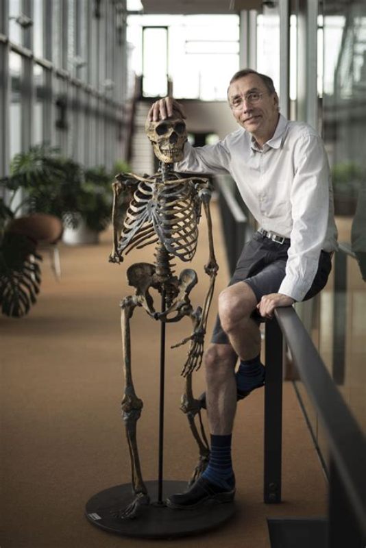 Svante Paabo's photo with a skeleton