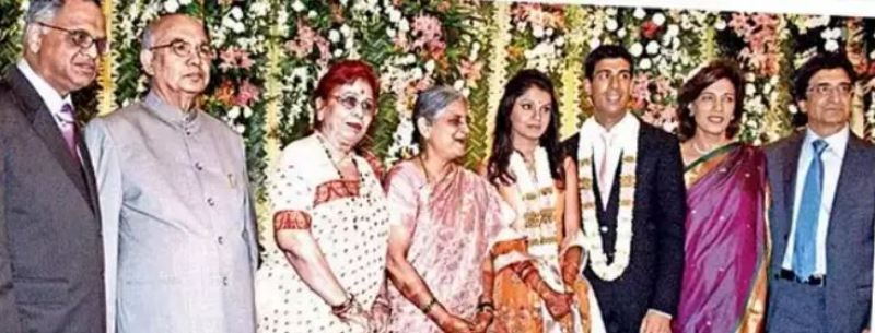 The Murthy and Sunak families at Rishi and Akshata's wedding, standing with then Karnataka governor HR Bhardwaj (second from the left)