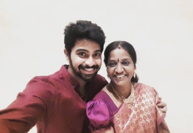 VJ Kathirravan's photo with his mother