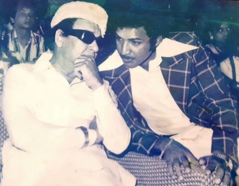 Vijayakumar with MGR, who was the former CM of Tamil Nadu