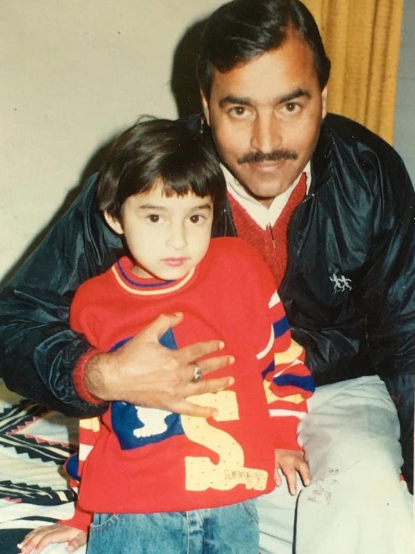 A childhood photo of Chandni Sharma with her father
