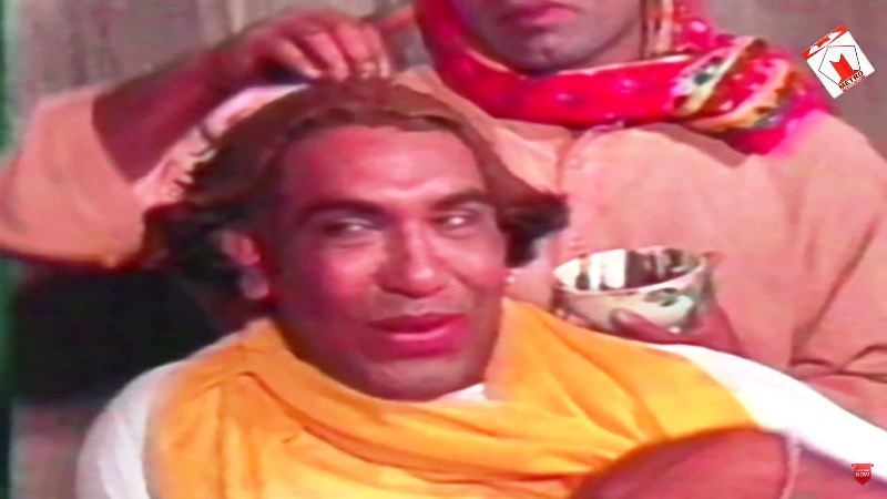Nayyar Ejaz as Guru in the TV show Janjaal Pura (1997)