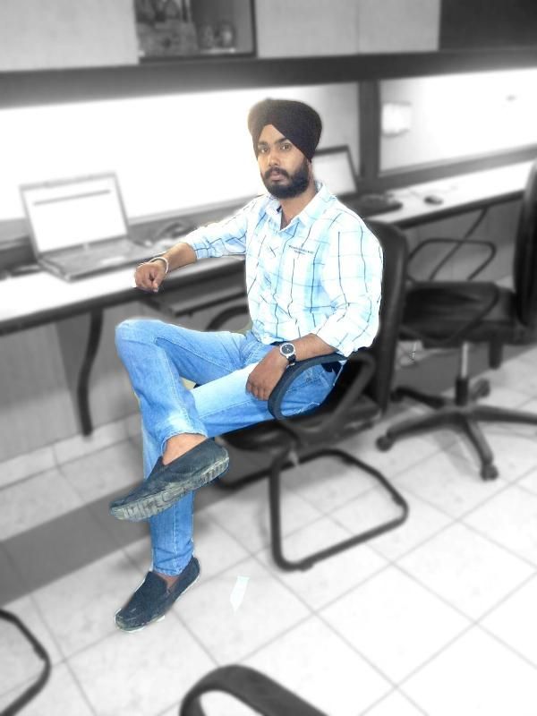 An image of Jatt Prabhjot when he worked in a software company
