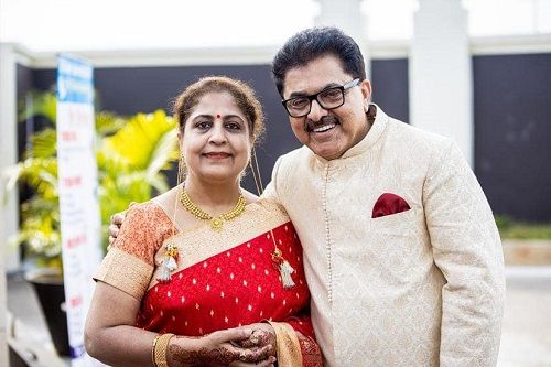 Ashoke Pandit and his wife