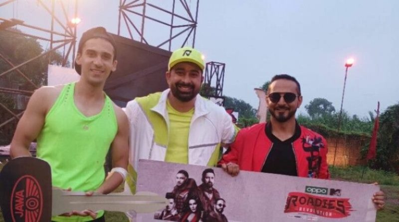 Hamid Barkzi with Rannvijay Singh and Nikhil Chinappa after winning 'MTV Roadies' season 18