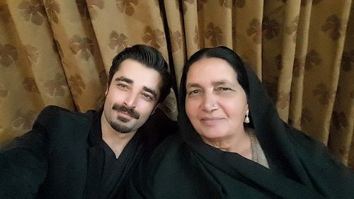 Hamza Ali Abbasi with his mother