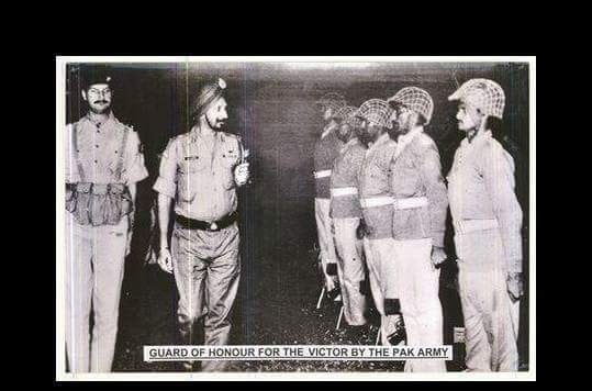 Jagjit Singh Aurora receiving the guard of honour from the Pakistan Army after the end of the 1971 war