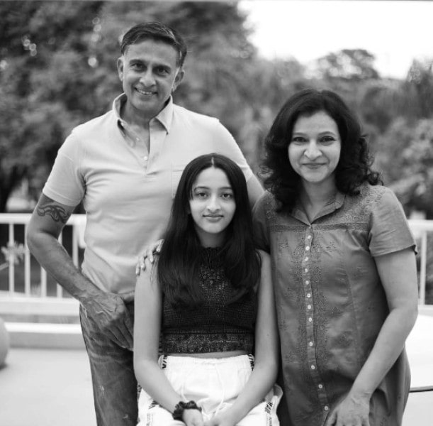 Manjula Ghattamaneni with her husband and daughter