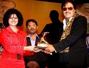 Muchhal with Sanjay Khan at 2nd Babasaheb Ambedkar Awards 2010