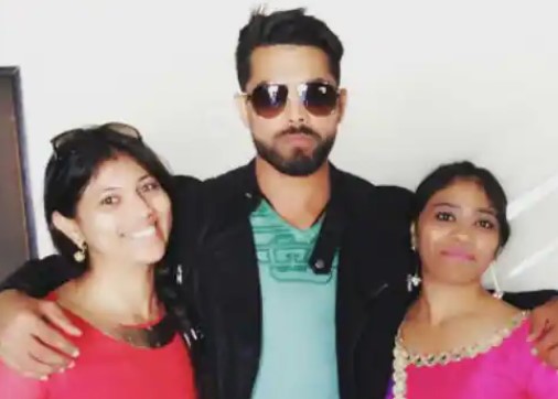 Naina Jadeja with her brother and sister