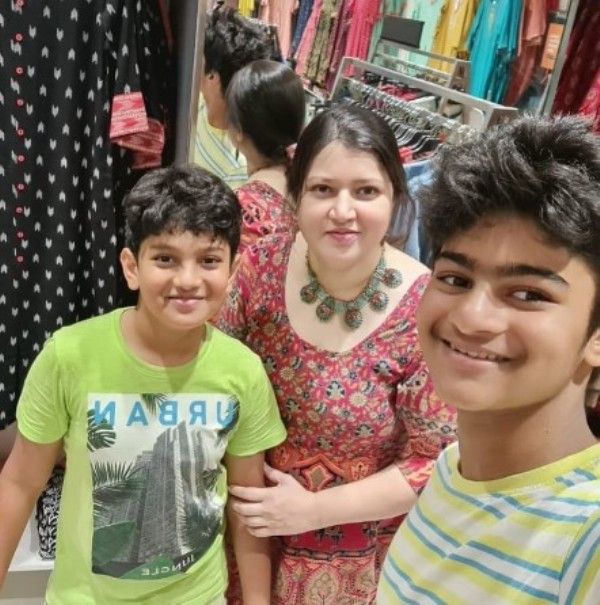 Priyadarshini, her elder son Charith Maanas (right), and younger son Darshan (left)