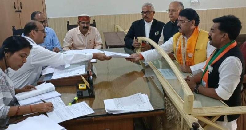 Raghuraj Singh Shakya filed his nomination for the Mainpuri Lok Sabha bypoll on 16 November 2022