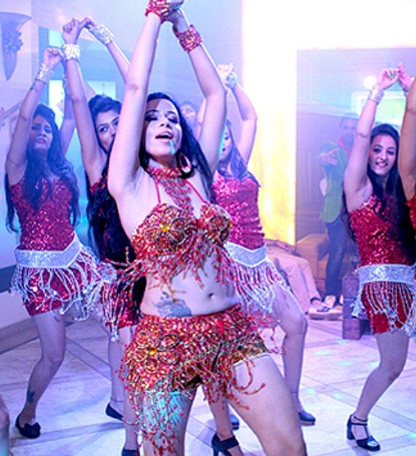 Rozlyn Khan in a still from the song 'Keep Distance'