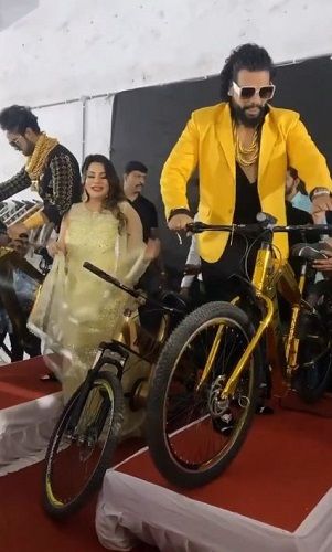 Sanjay Gujar with his gold cycle