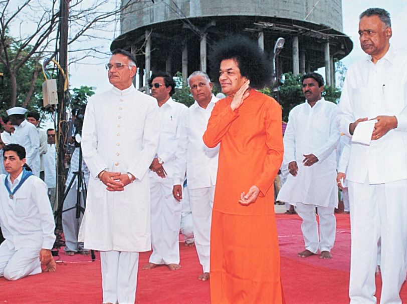 Shivraj Patil with Sathya Sai Baba