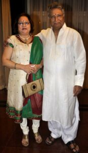 Vikram Gokhale with his wife Vrushali Gokhale