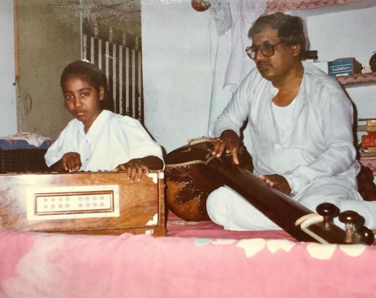 A childhood image of Shilpa Rao practising music with her father