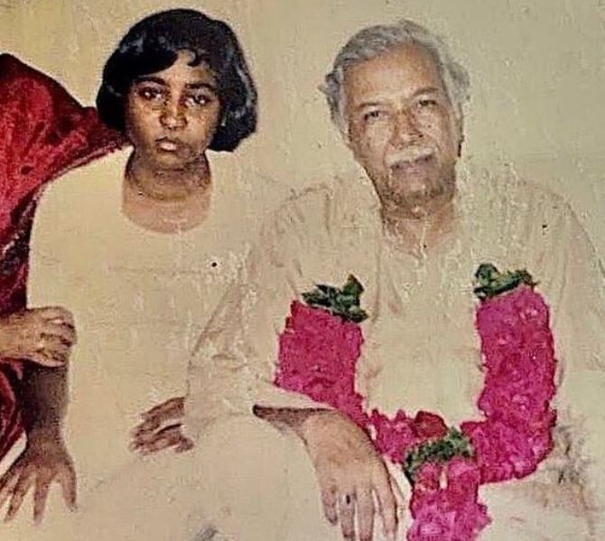 A childhood image of Shilpa Rao with her Ustad, Ghulam Mustafa Khan