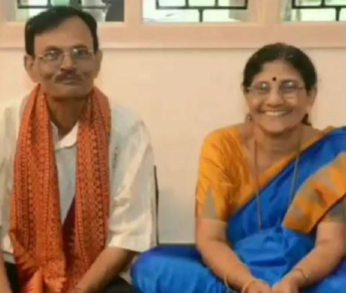 A picture of Manasi Sudhir's parents