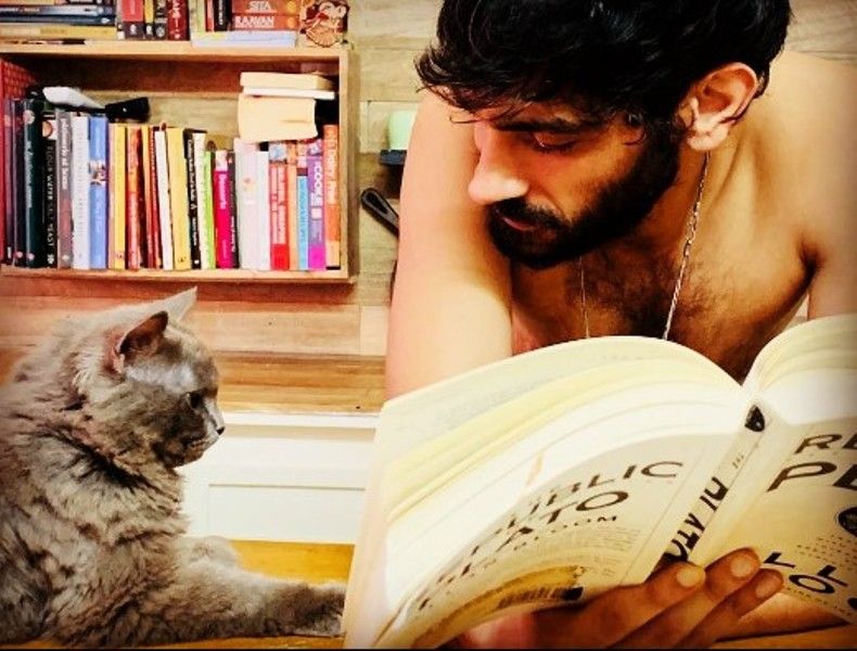 A picture shared by Kunj Anand on Instagram with his pet cat