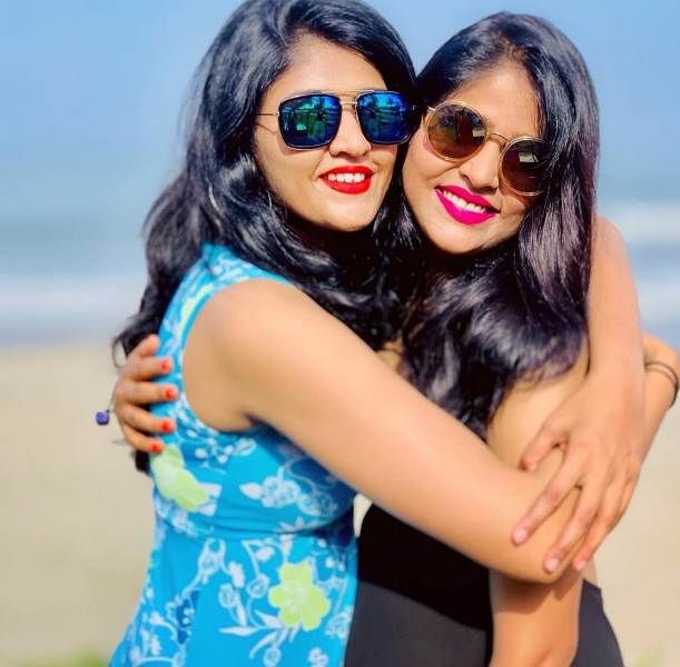 Akshaya Deodhar with her sister