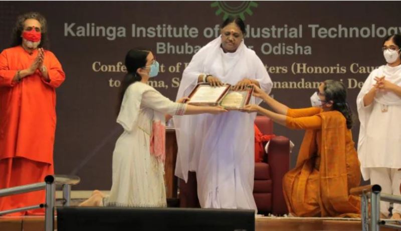 Amma receiving the honorary degree at the Kalinga Institute of Industrial Technology, Bhubaneswar